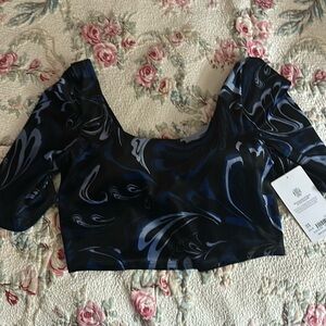 Athleta exhilarate velvet crop M NWT